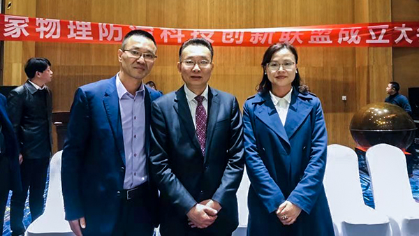 全國農(nóng)技中心劉天金主任(中)