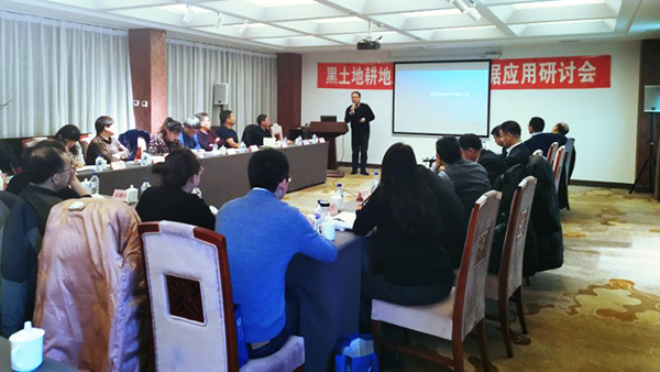 托普云農(nóng)副總經(jīng)理錢(qián)鵬在會(huì)上發(fā)言