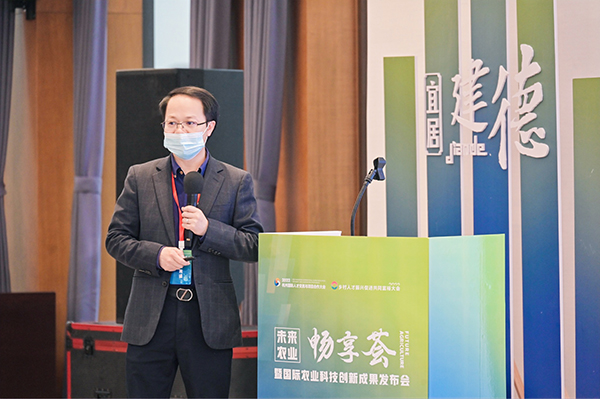 托普云農(nóng)智慧農(nóng)業(yè)研究院院長朱旭華作經(jīng)驗發(fā)布